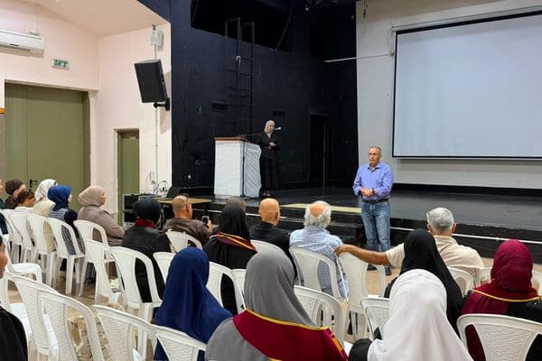 المركز الجماهيري رهط يحتفل بتخريج الفوج الخامس من الدورة التأسيسية لبرنامج “أم الدليل”
