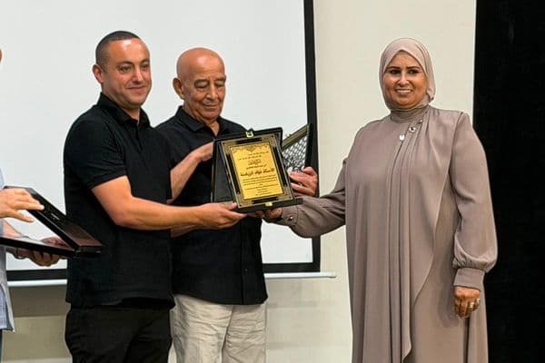 المركز الجماهيري رهط يحتفل بتخريج الفوج الخامس من الدورة التأسيسية لبرنامج “أم الدليل”