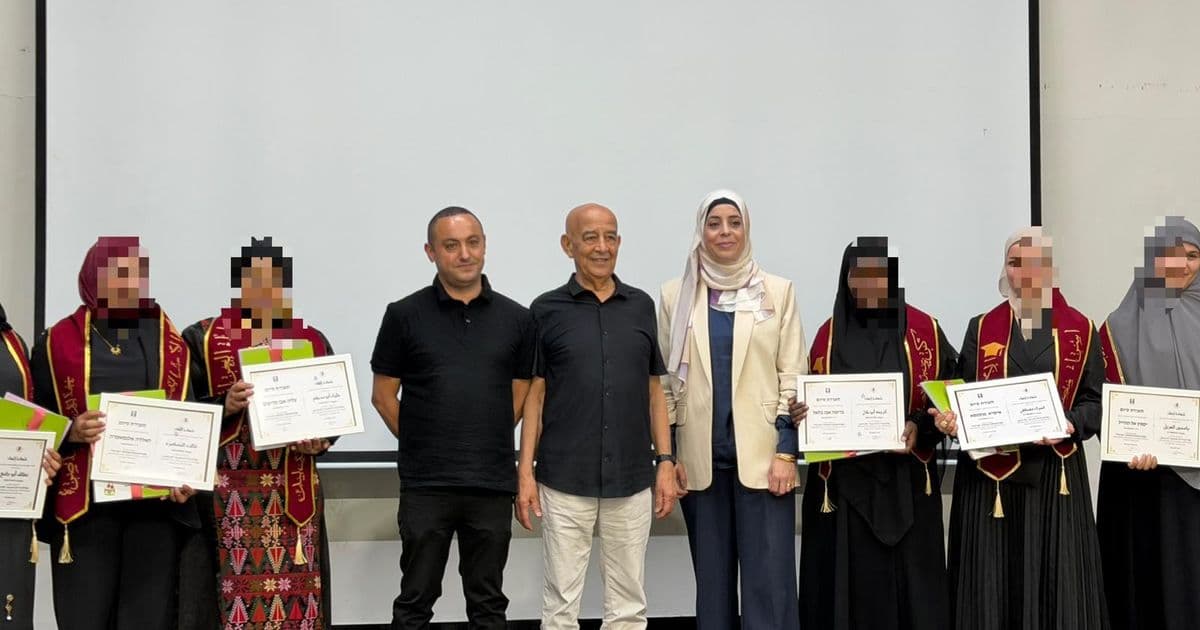 نظم المركز الجماهيري رهط، بالشراكة مع برنامج 360، حفل تخريج الفوج الخامس من الدورة التأسيسية لبرنامج “أم الدليل”.