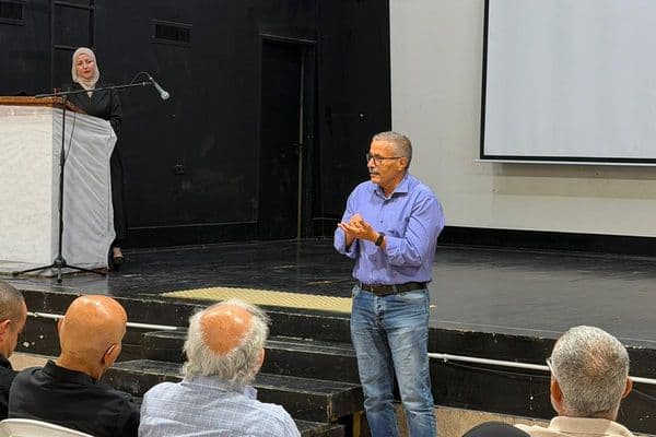المركز الجماهيري رهط يحتفل بتخريج الفوج الخامس من الدورة التأسيسية لبرنامج “أم الدليل”