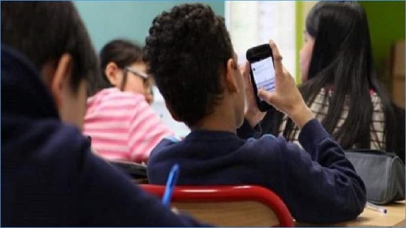 قرار جديد بمنع استخدام الهواتف المحمولة