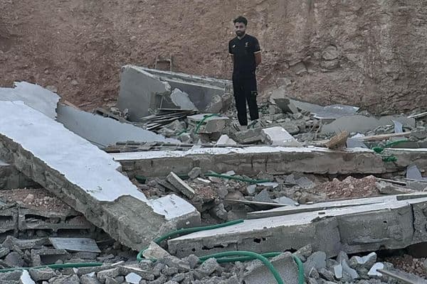 النقب | "كتب عن هدم البيوت في بحث التخرج... ثم وجد نفسه يهدم منزله بيديه