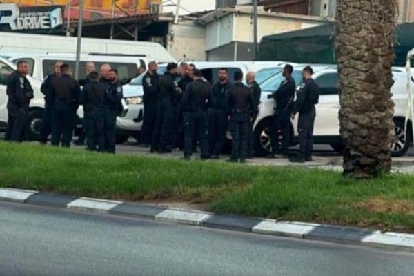 رهط | انتشار مكثف للشرطة وصفارات وتوقيف مركبات يربك الطلاب خلال توجههم إلى المدارس