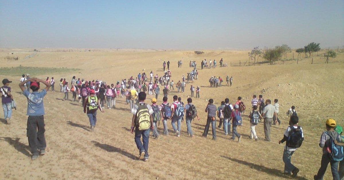 استرخاص لأرواح طلابنا: 8 آلاف طالب في النقب تحت تهديد انهيار البنية التحتية وغياب الميزانيات!