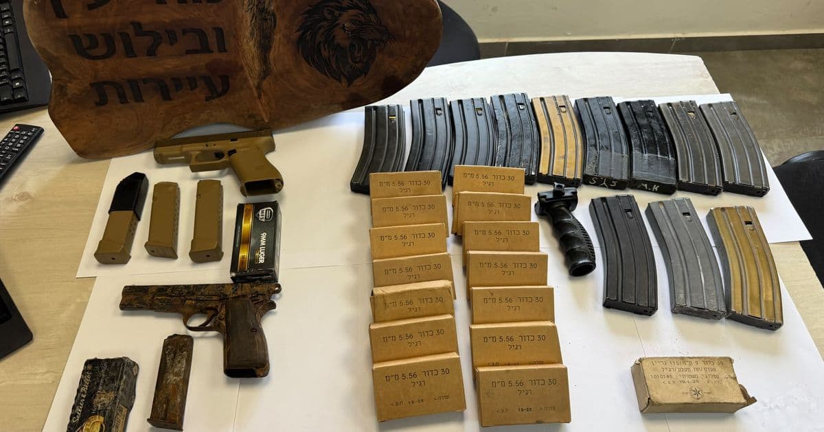النقب | ضبط بندقيتي M-16 ومسدسات وعشرات المخازن ومئات الطلقات واعتقال 19 مشتبهًا بهم
