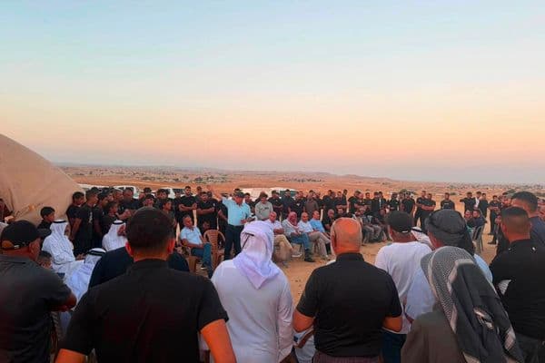 النقب | مطالب بوقف التجريف والتحريش في بئر الحمام خلال اجتماع جماهيري تضامني